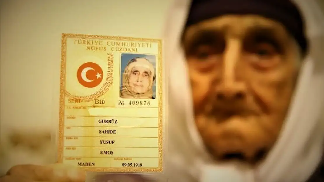 '80 torunlu 102 yaşındaki Şahide nine, Covid-19´u evinde yendi'