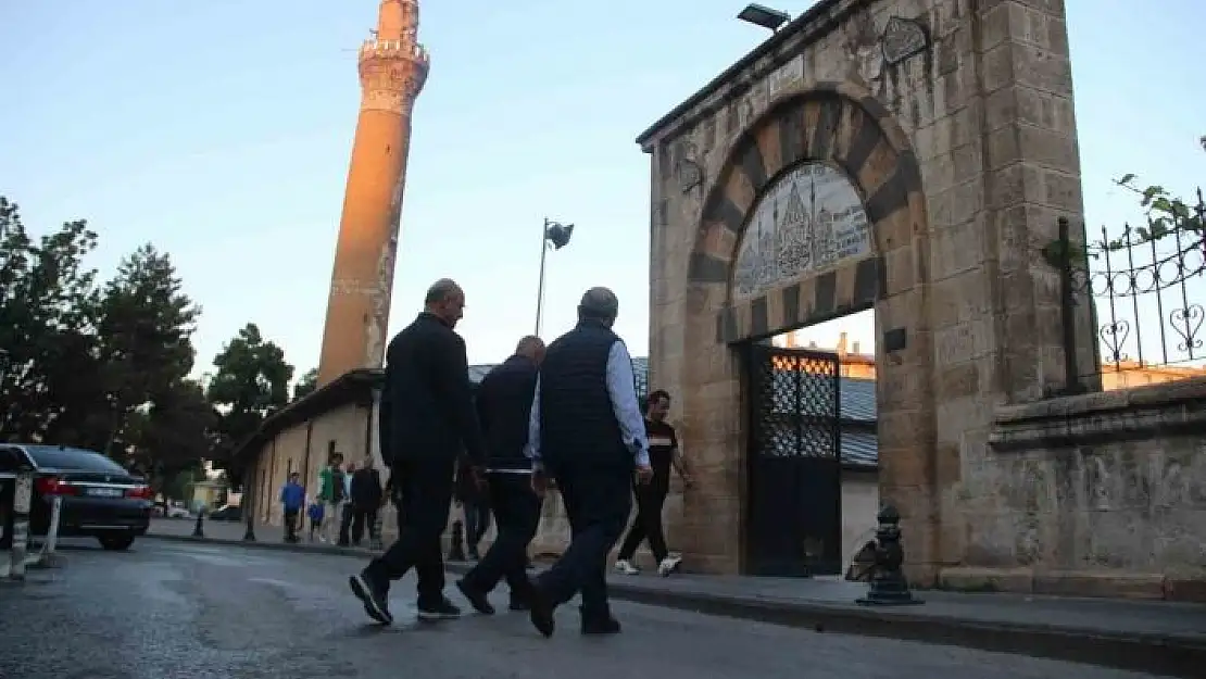 '830 yıllık camide Kurban Bayramı namazı kılındı'