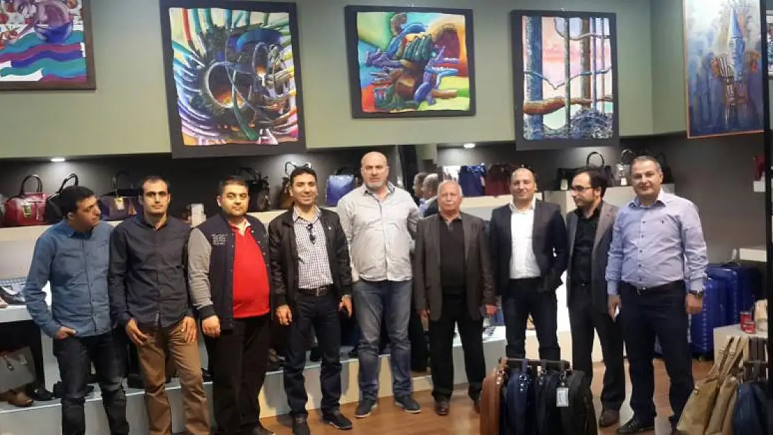 '''BARIŞ ve HÜZÜN'' KONULU RESİM SERGİSİ FAHRİ KAYAHAN'DA POPPY GALLERY'DE'