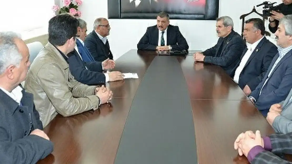 MUHTARLAR, BAŞKAN GÜRKAN´I ZİYARET ETTİ 