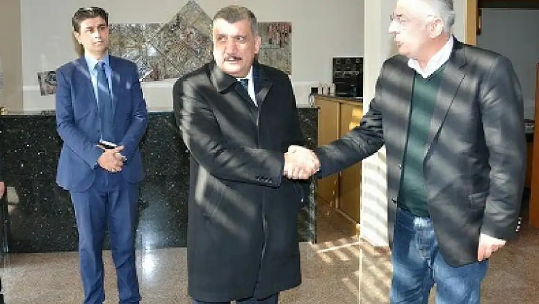 BAŞKAN GÜRKAN, CEZMİ KARTAY CADDESİ´Nİ GEZDİ 