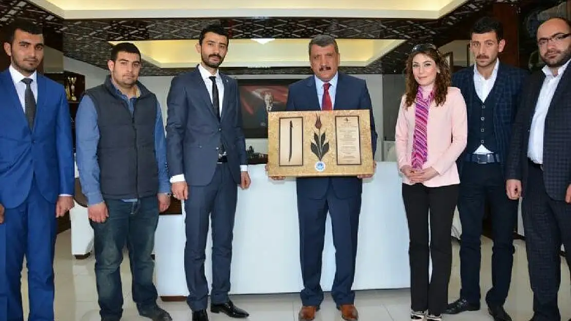 'BAŞKAN GÜRKAN, GENÇLİK BİR ÜLKENİN GELECEĞİDİR'' '''