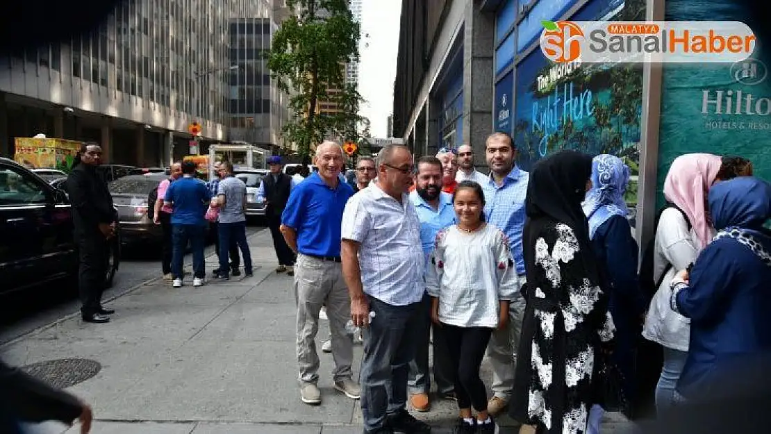 ABD'li Türkler, Cumhurbaşkanı Erdoğan'ı görmek için otelin önünde uzun kuyruklar oluşturdu