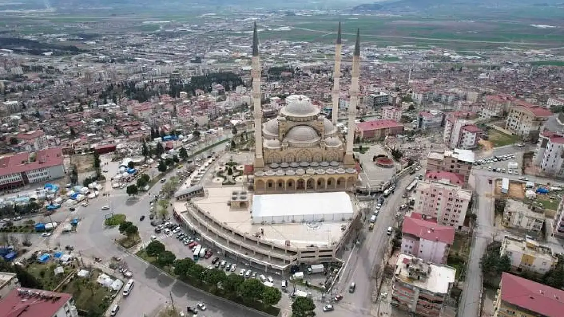 'Abdülhamid Han Camii´nde teravih namazları çadırda kılınacak'