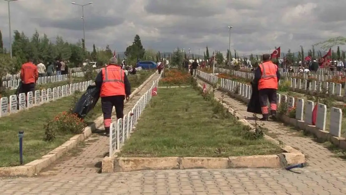 'Acı dolu yürekleriyle görevlerinin başındalar'