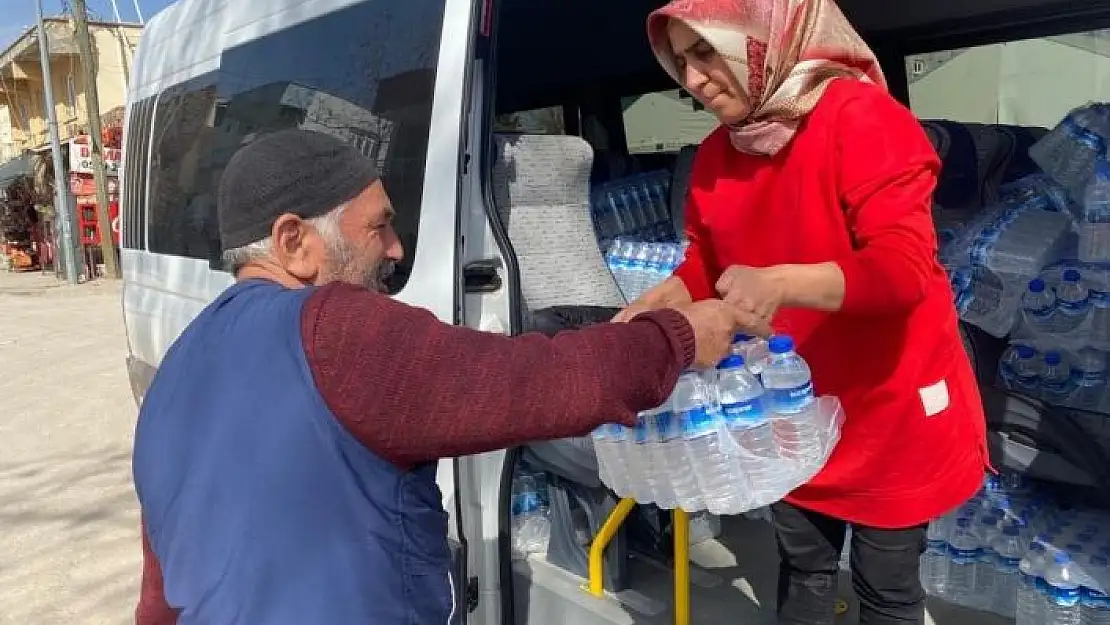 'Adıyaman Belediyesi´nden çadırlarda kalan ailelere içme suyu'