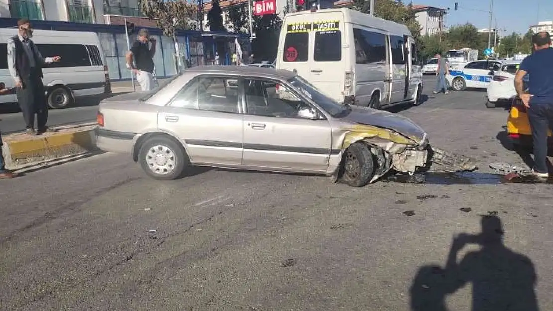 'Adıyaman´da 7 otomobil bir birine girdi: 1 yaralı'