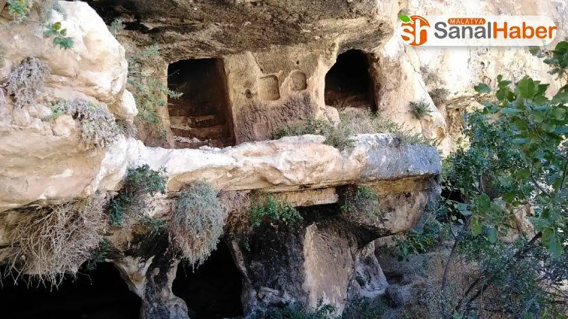 Adıyaman'da bin 800 yıllık tripleks mağaralara ilk kez girildi