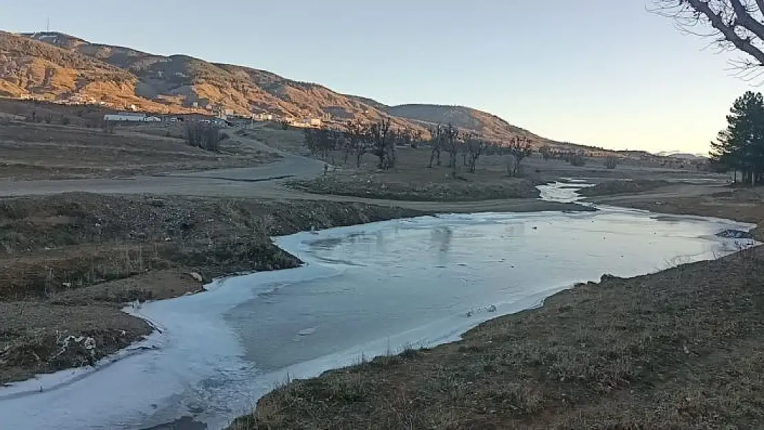 'Adıyaman´da dereler buz tuttu'