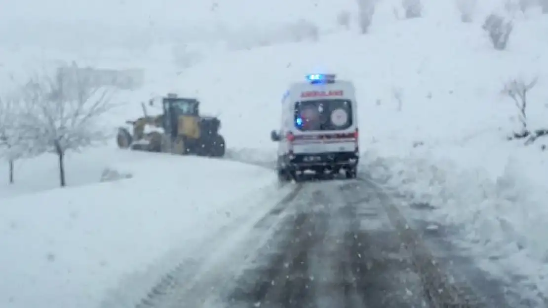 'Adıyaman´da ekipler yolları açmak için seferber oldu'