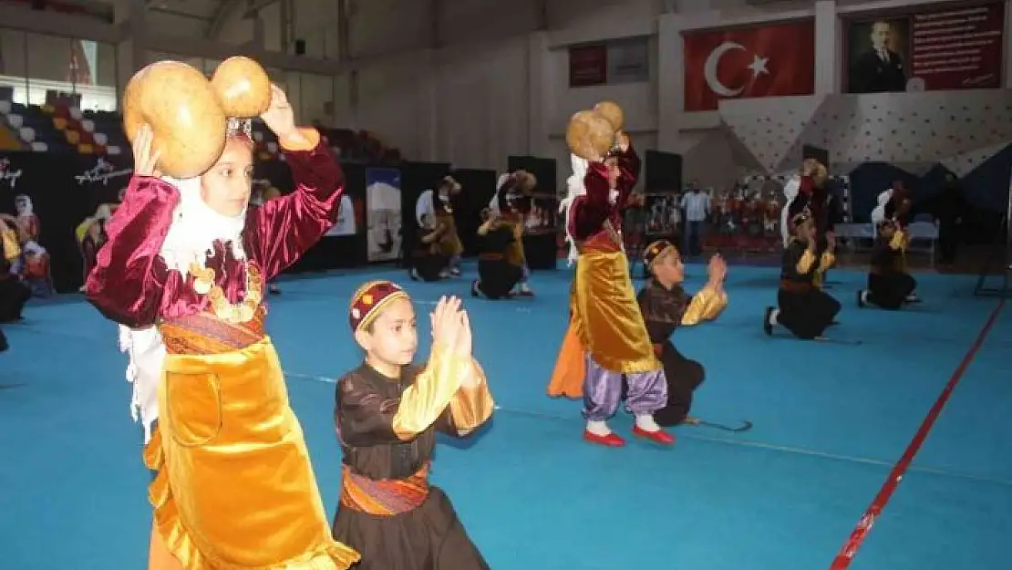 'Adıyaman´da, halk oyunları müsabakaları düzenlendi'