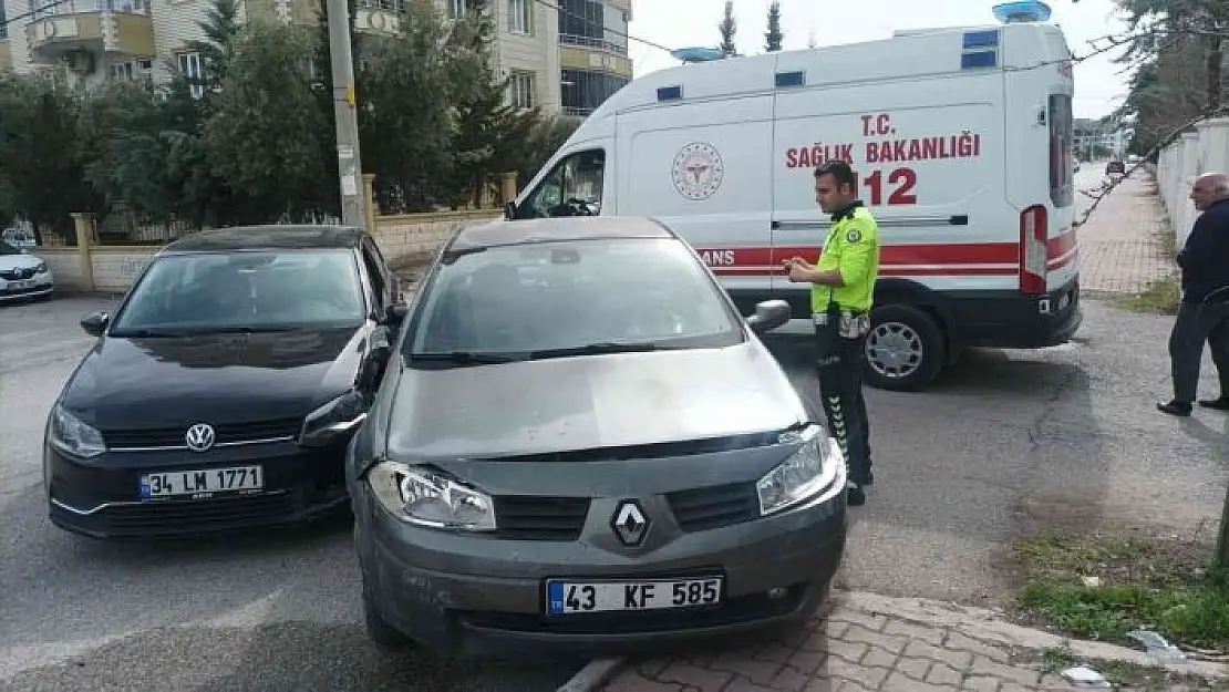 'Adıyaman´da iki otomobil çarpıştı: 1 yaralı'