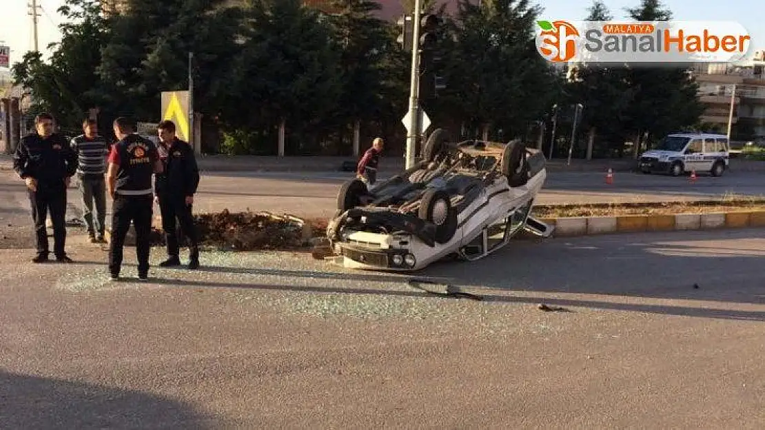 Adıyaman'da iki otomobil çarpıştı, 2 yaralı