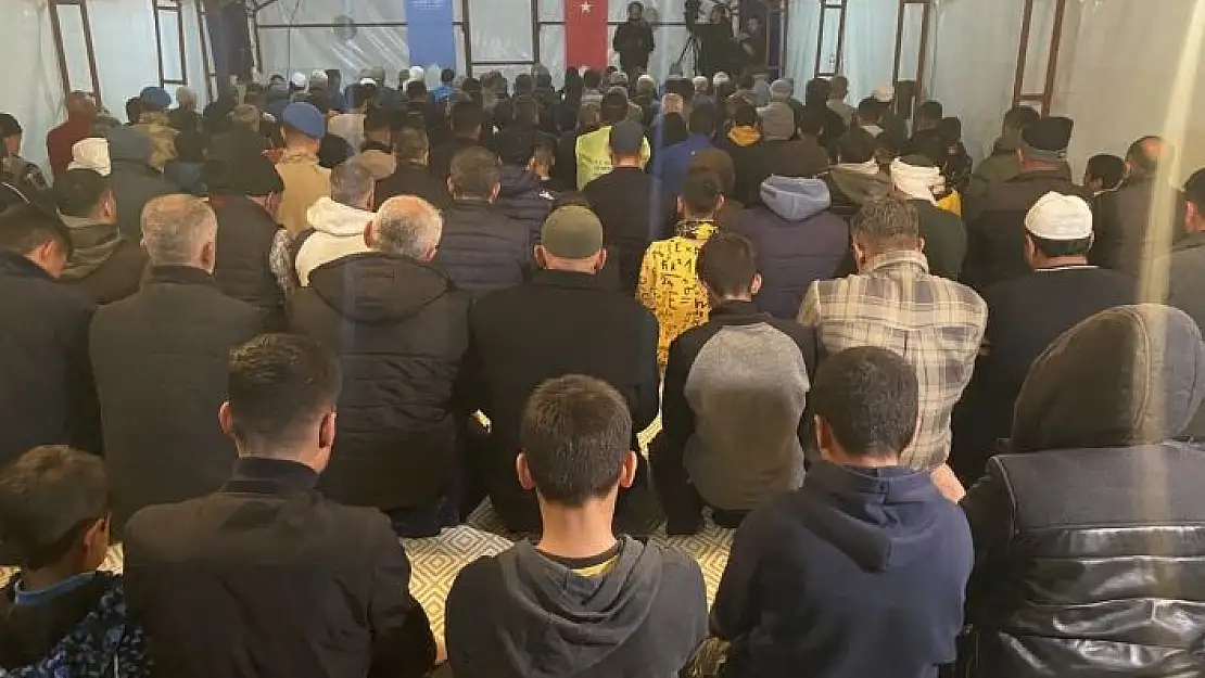 'Adıyaman´da ilk teravih namazı çadırda kılındı'