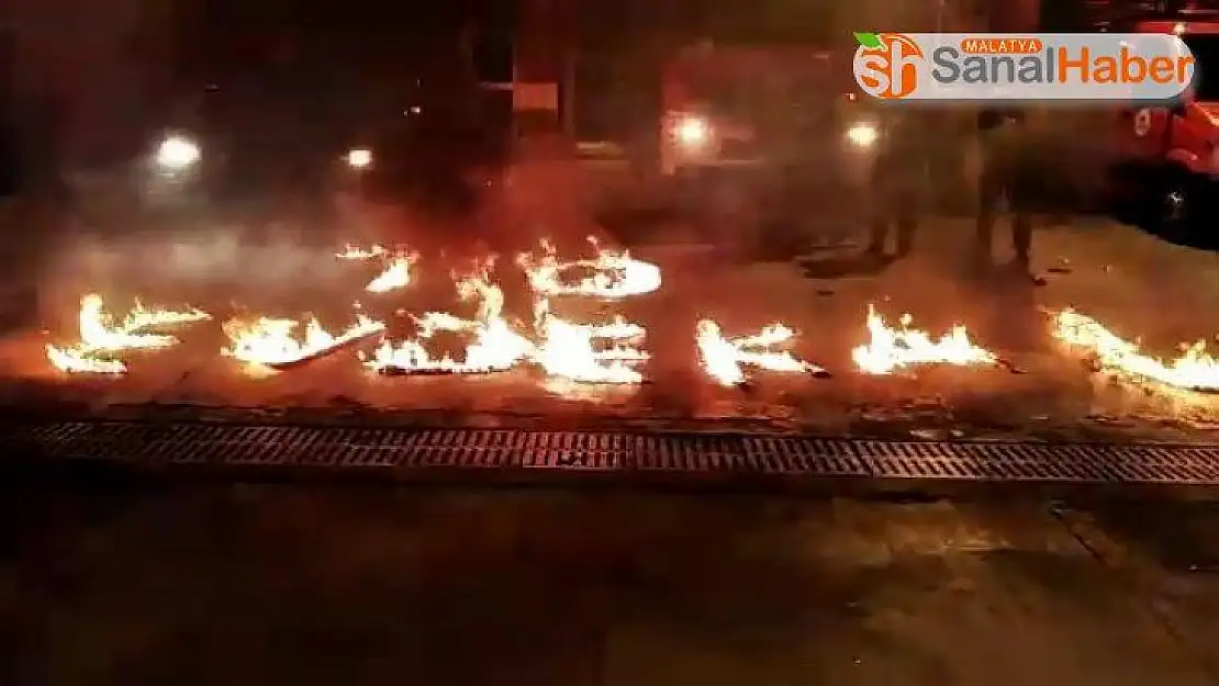 Adıyaman'da itfaiye ekipleri ateşle 'evde kal' yazdı