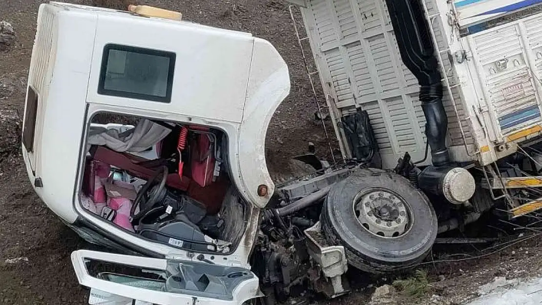 'Adıyaman´da kamyon dereye yuvarlandı: 1 yaralı'
