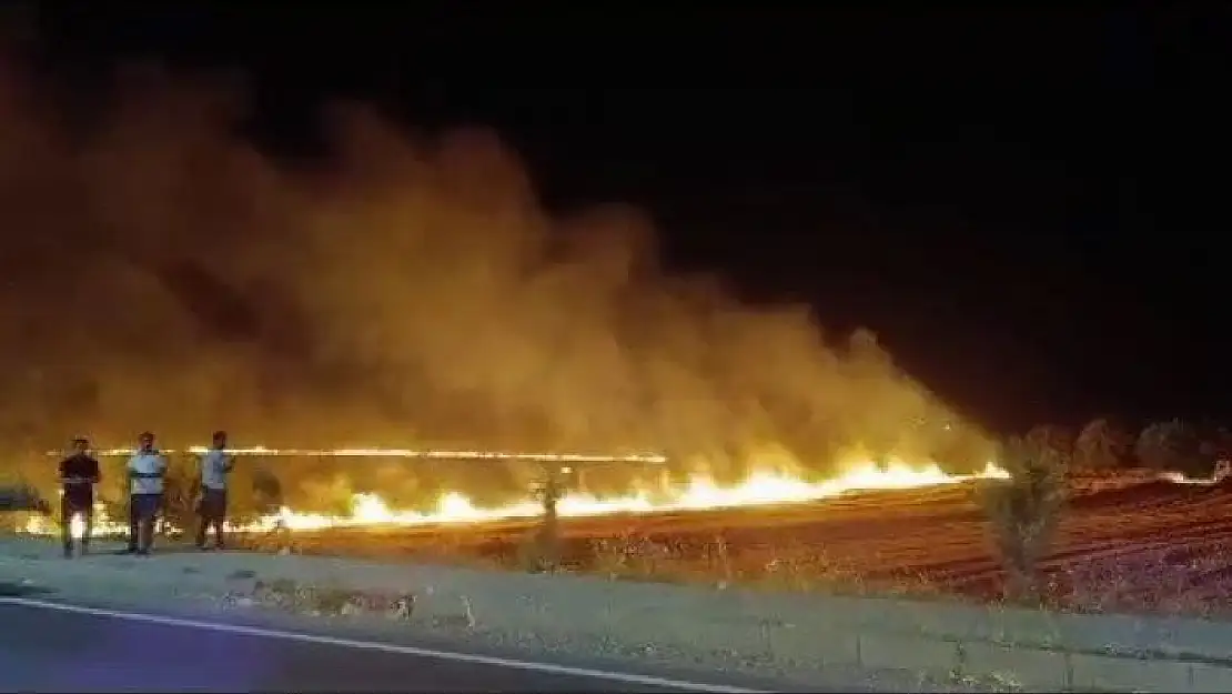 'Adıyaman´da korkutan anız yangını'