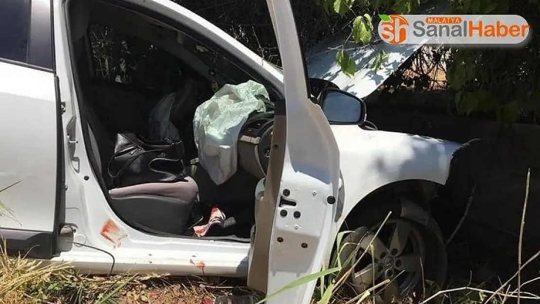 Adıyaman'da otomobil duvara çaptı: 3 Yaralı
