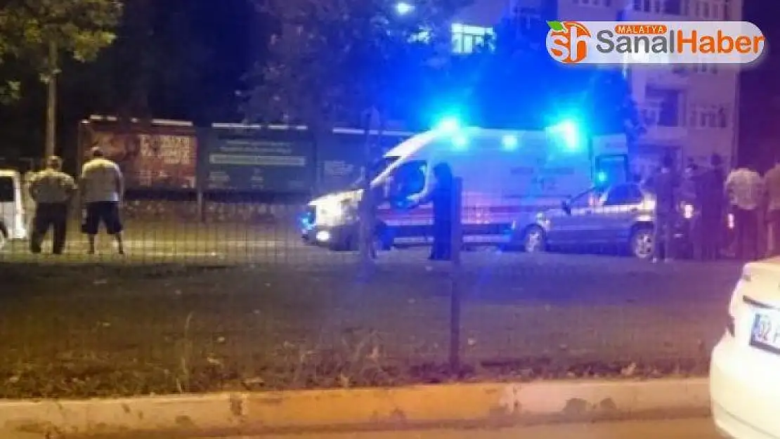 Adıyaman'da otomobil refüje çıktı: 3 yaralı