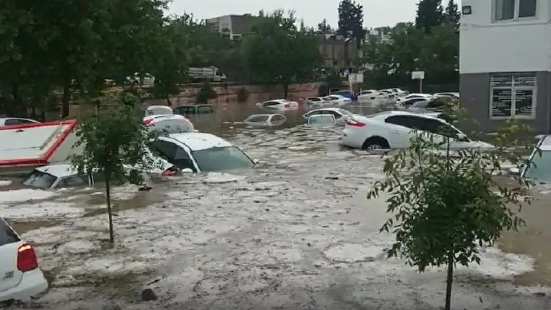 'Adıyaman´da sel: Onlarca araç sular altında kaldı'