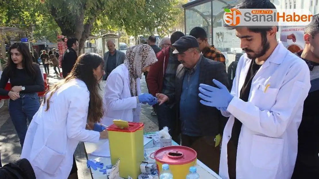 Adıyaman'da ücretsiz kan şekeri ölçümü yapıldı