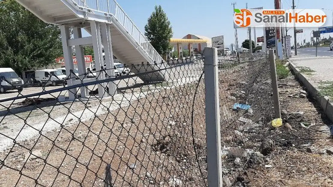 Adıyaman'da üst geçit komedisi