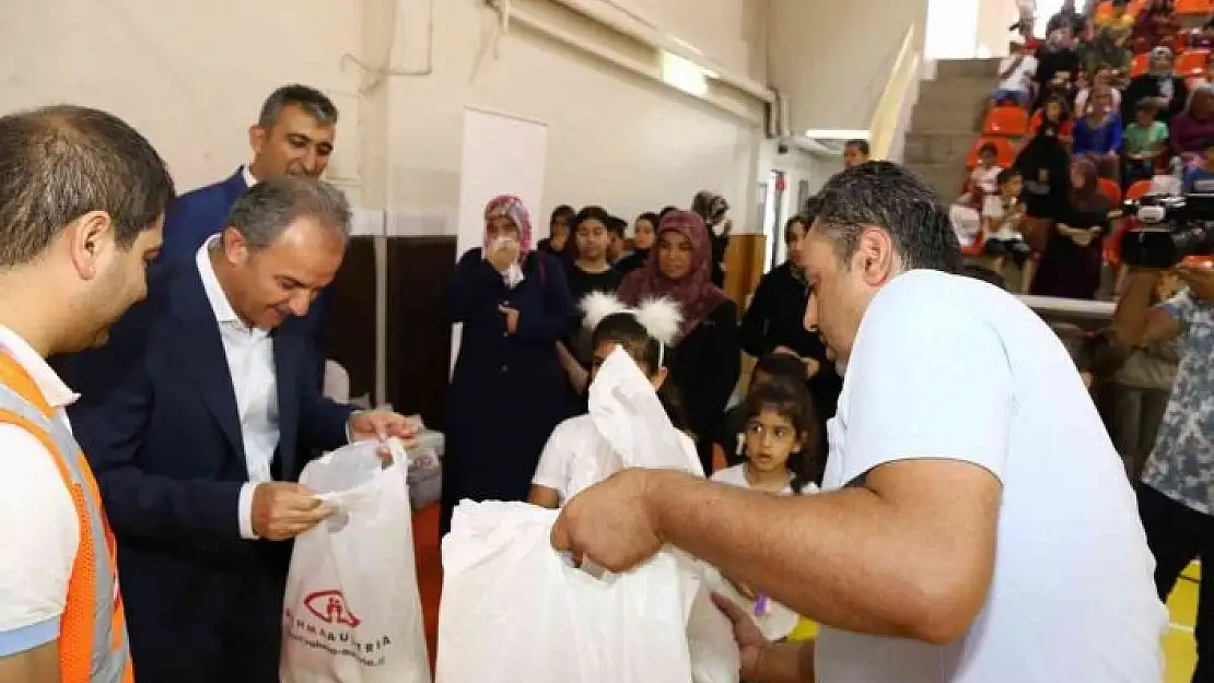 'Adıyaman´da yetimlere giysi desteğinde bulunuldu'