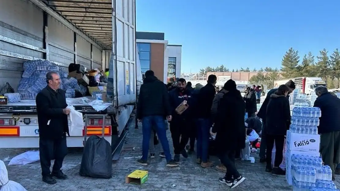 'Adıyaman´daki bir fabrika, depremzedeler için yardım merkezine dönüştürüldü'
