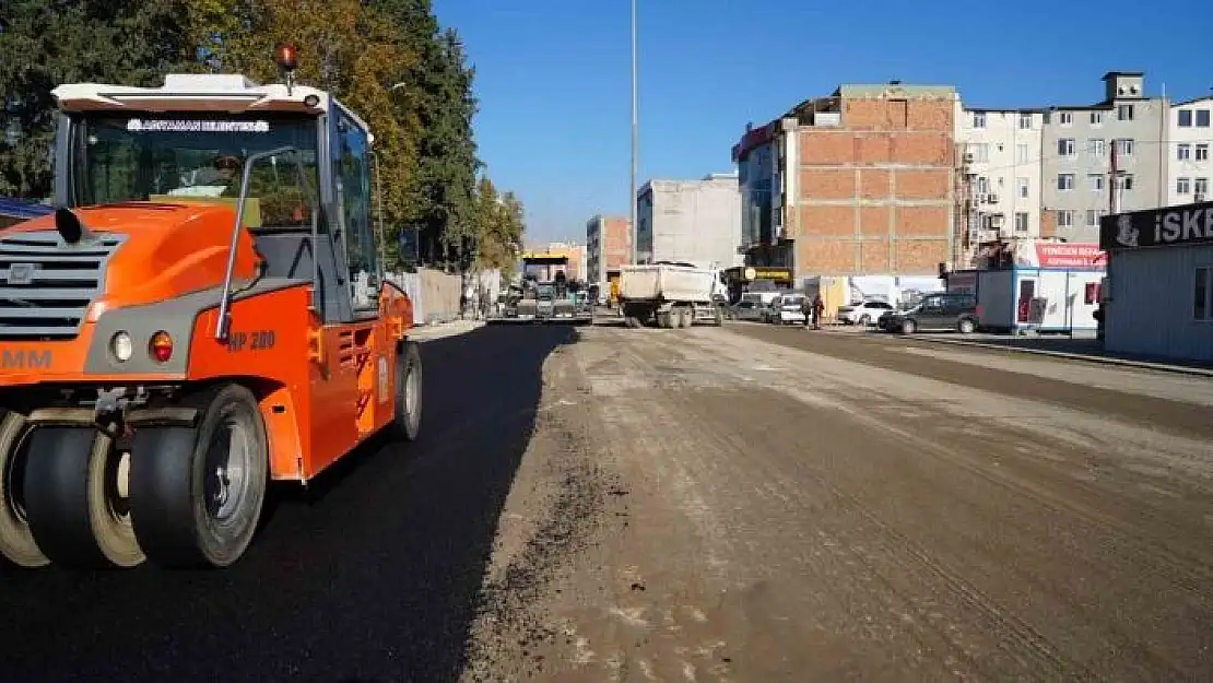 'Adıyaman kent merkezindeki yollarda çalışmalar devam ediyor'