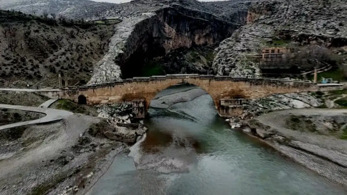 'Adıyamandaki tarihi köprü depremlere meydan okuyor'