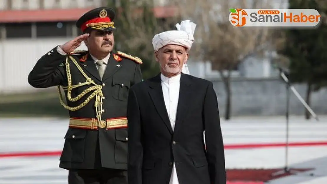 Afganistan'da aynı anda 2 farklı yemin töreni