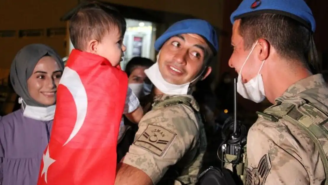 'Afrin´den dönen kahraman JÖH´çüler vatanlarına ve sevdiklerine kavuşmanın mutluluğunu yaşadı'
