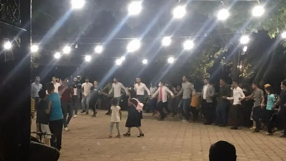 'Afşin´de maskesiz ve sosyal mesafesiz düğün'