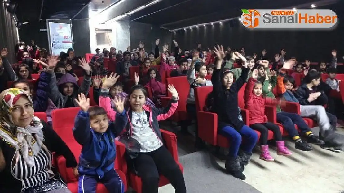 Afşin'de ozanlar 100'üncü yıl için söyledi