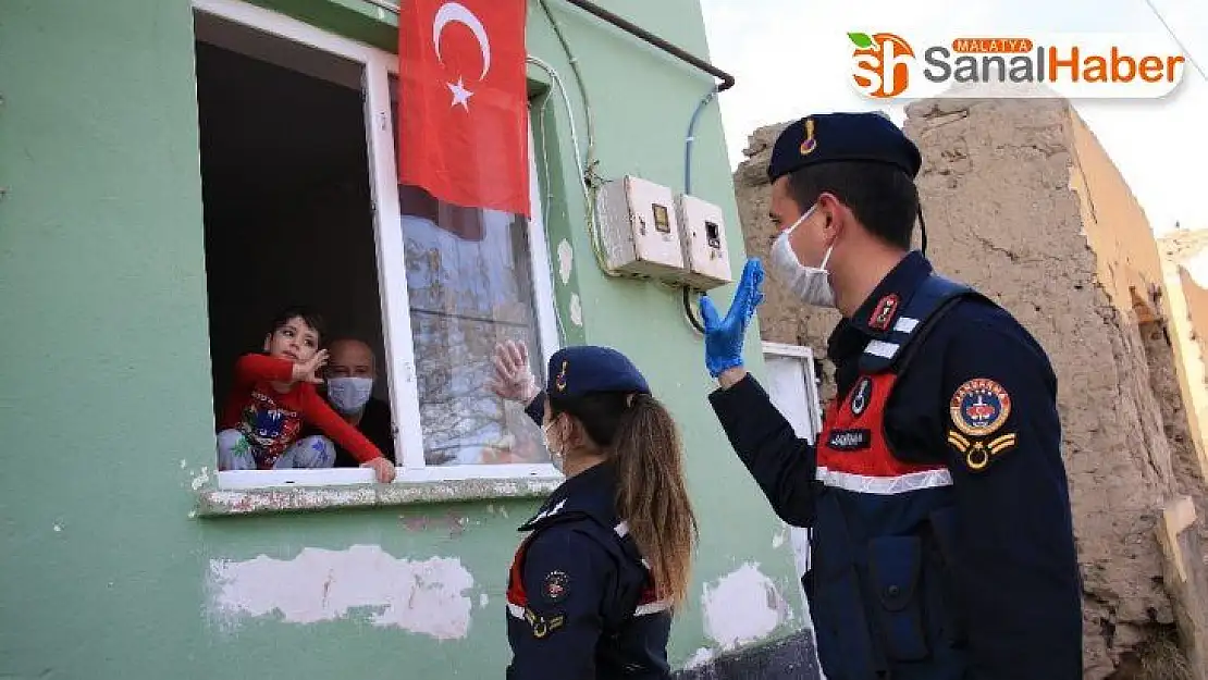 Ağabeyi istedi, Jandarma küçük Eymen'e sürpriz doğum günü yaptı