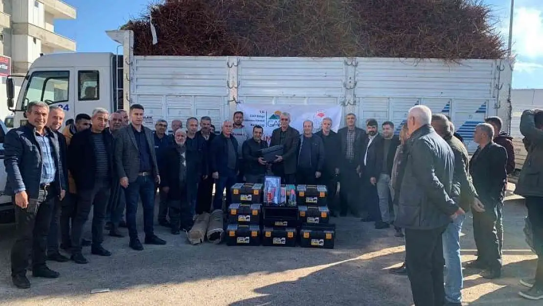 'Ağaçları zarar gören çiftçilere fidan dağıtıldı'