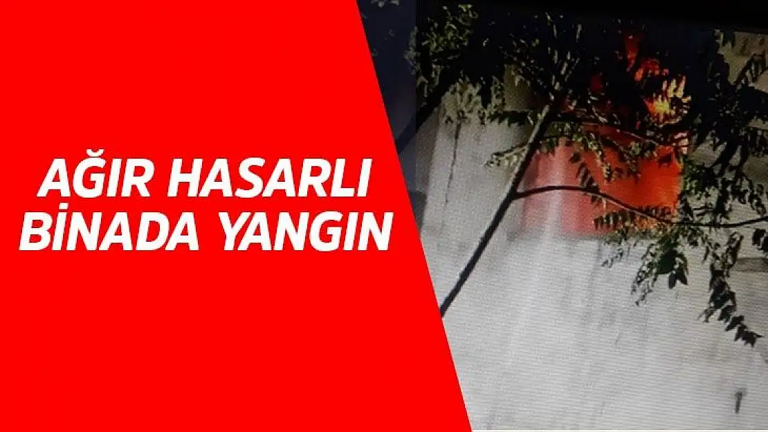 Ağır hasarlı binada yangın