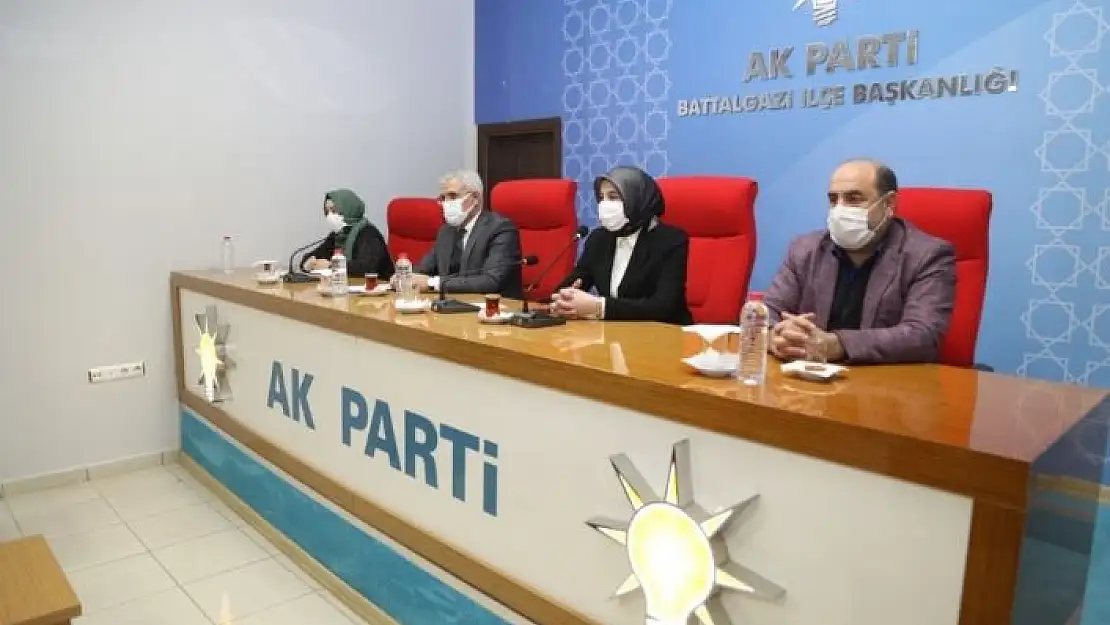 'AK  Parti Battalgazi Kadın Kolları´nın yeni yönetimi belli oldu'