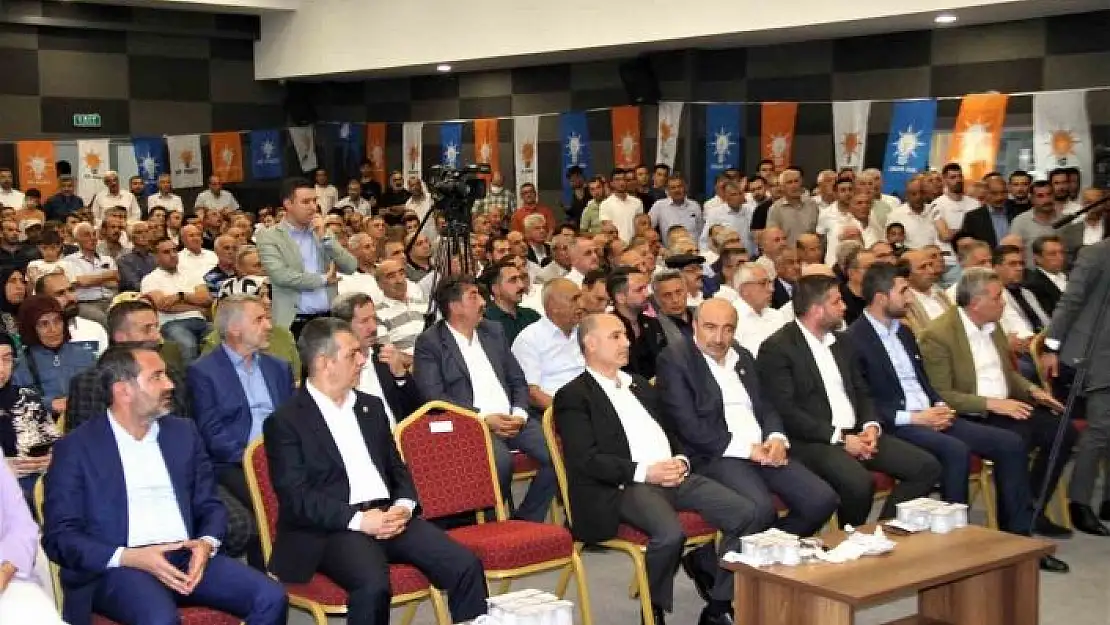 'AK Parti Elazığ İl Başkanlığında bayramlaşma töreni'