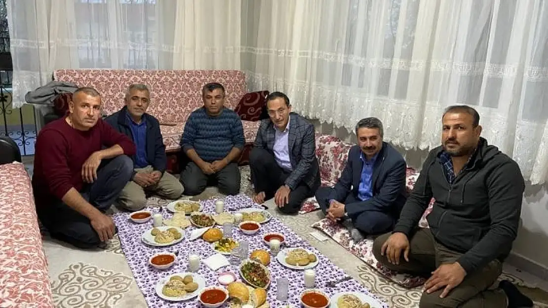 'AK Parti heyeti vatandaşların iftar sofrasına misafir oluyor'