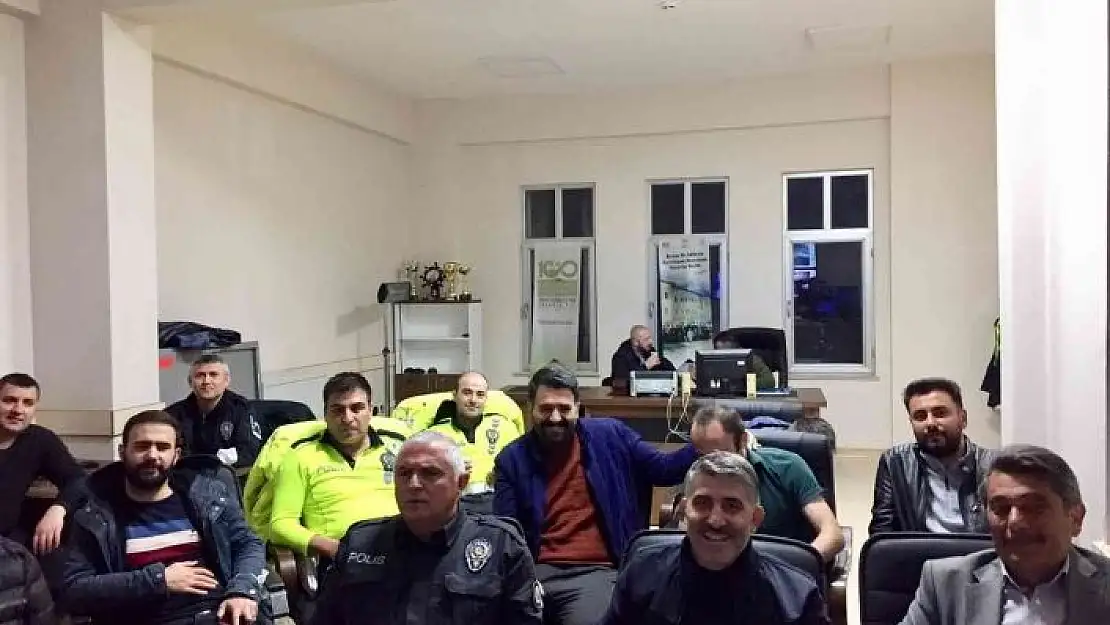 'AK parti teşkilatı iftarı güvenlik güçleriyle birlikte yaptı'