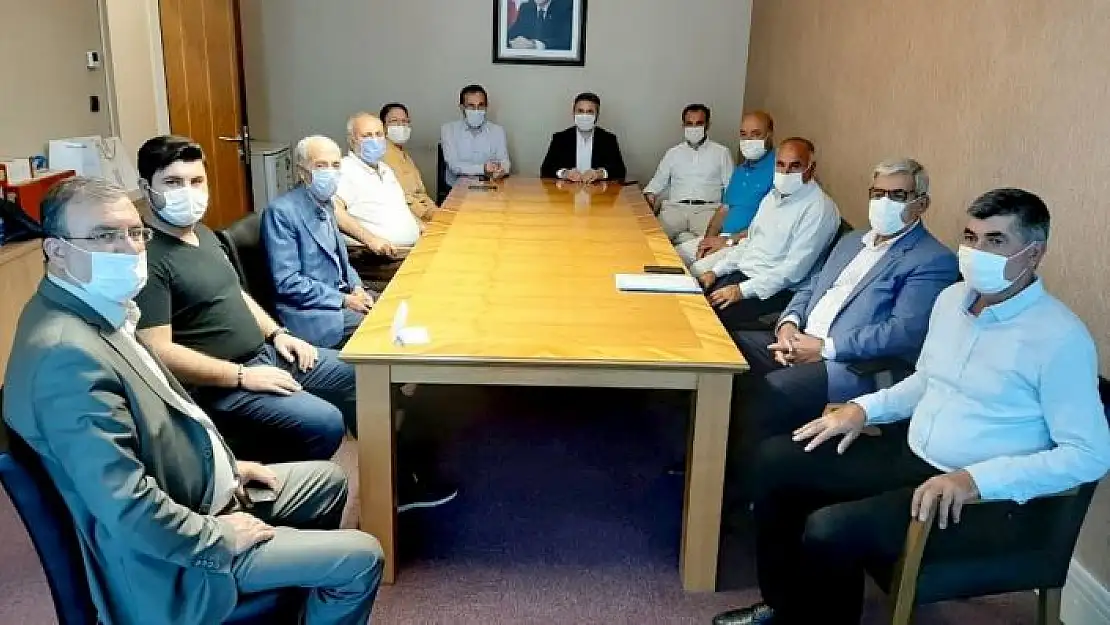 'AK Partili belediye başkanları genel merkezde bir araya geldi'