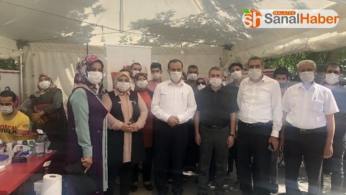 AK Partili kadınlar kan bağışında bulundu