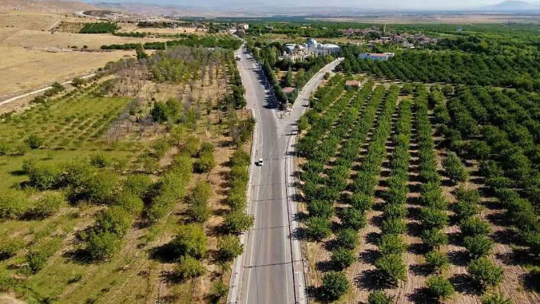 'Akçadağ´da 66 kilometre grup yolu çalışması'