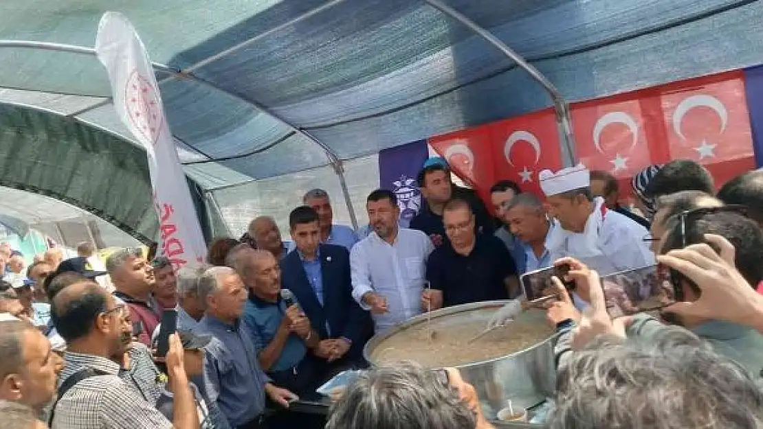 'Akçadağ´da vatandaşlara aşure ikramı'