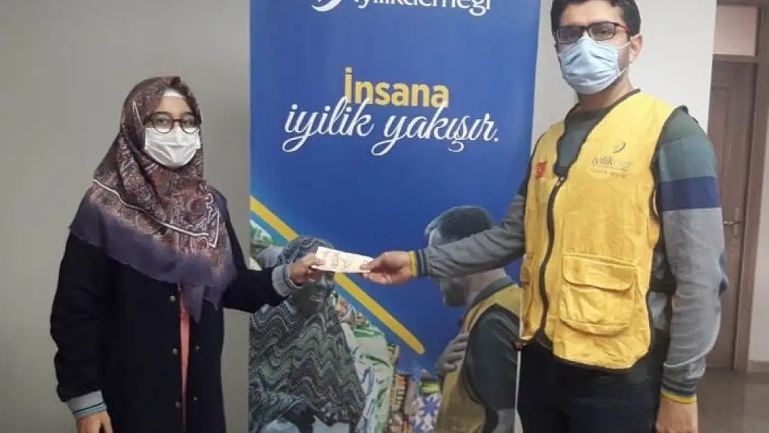 'Aldığı ilk bursu bağışladı'