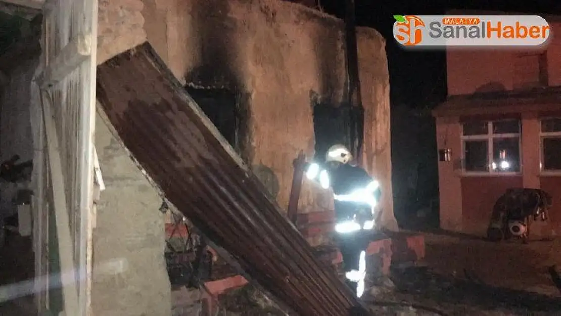 Alevlerin sardığı tandır evi kullanılmaz hale geldi