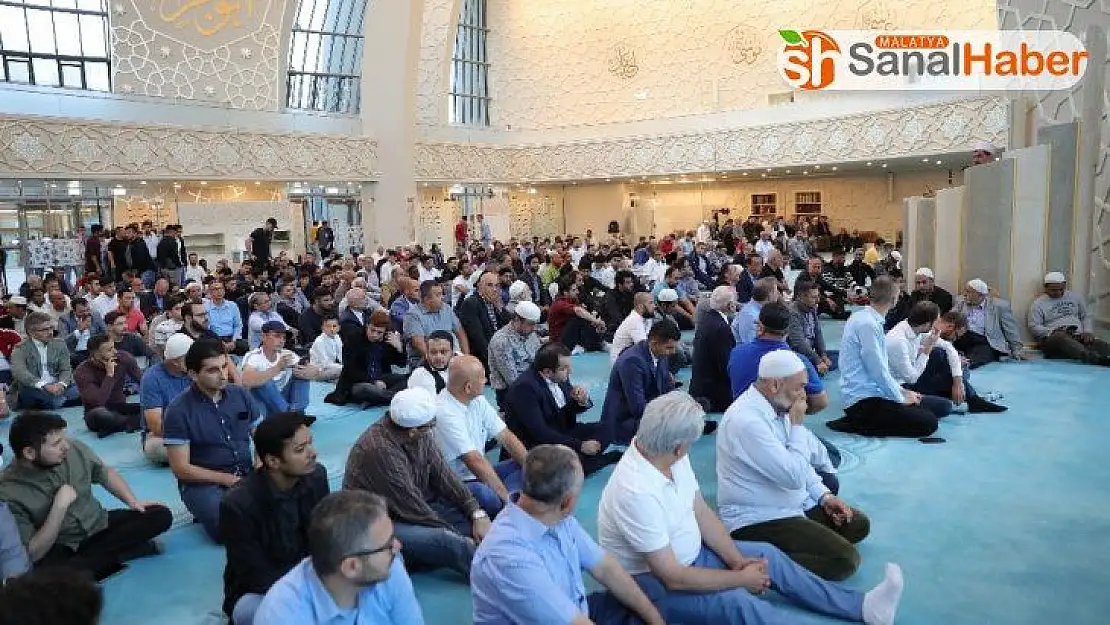 Almanya'da Kurban Bayramı'nda camiler doldu