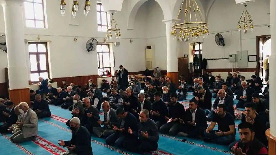 'Alparslan Türkeş için mevlit okutuldu'