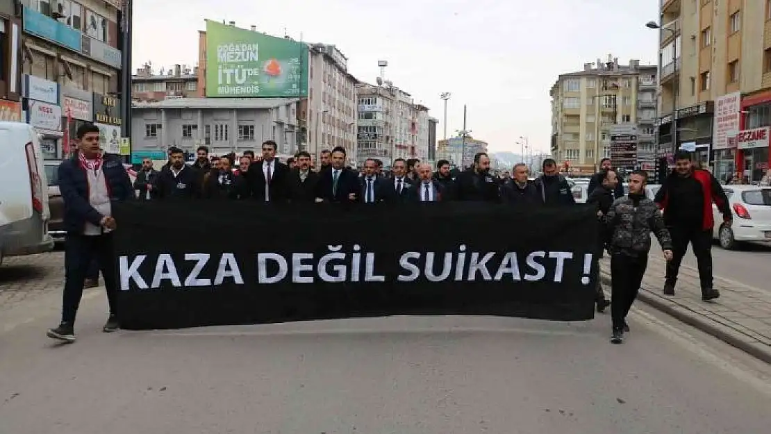 'Alperenler ''kaza değil suikast'' yazılı pankart açtı'